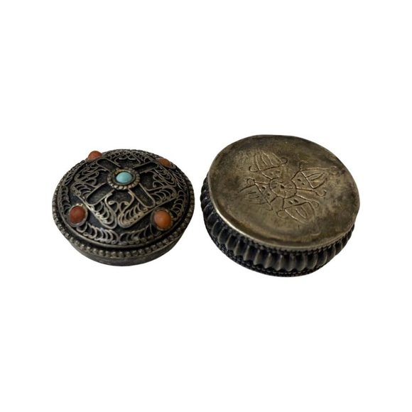 Tiny Tibetan Prayer Box 5 Gemstones Silver Filigree Intricate Design Round - Picture 4 of 6